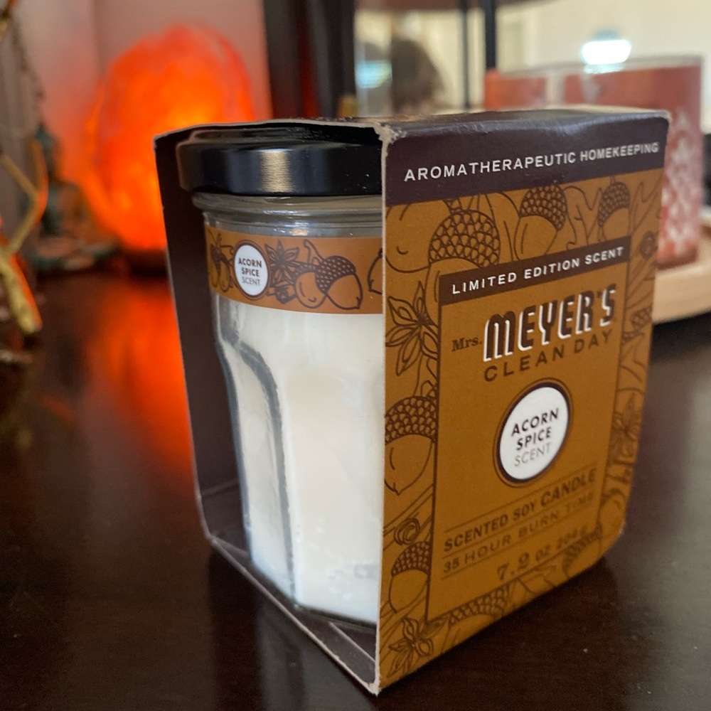 NIB Mrs Meyers  acorn spice candle